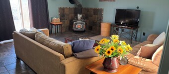 Roomy 3-bedroom walkout basement  in charming Challis perfect for your getaway