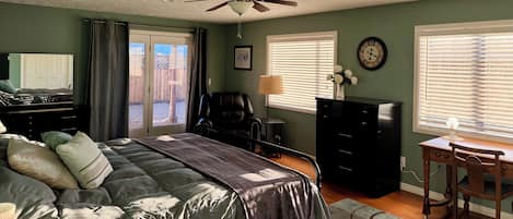 3 bedrooms, desk, free WiFi, bed sheets