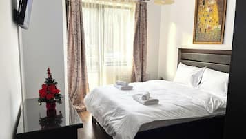 3 bedrooms, iron/ironing board, WiFi, bed sheets