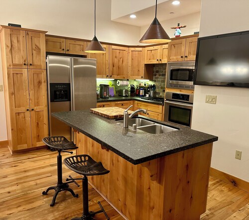Modern Light Filled Truckee Downtown Heaven