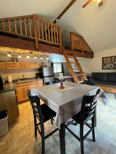Peaceful 1-bedroom cabin in charming Talkeetna perfect for getaway