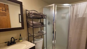 A bathroom with a sink, toilet, and shower. - Peaceful 1-bedroom cabin in charming Talkeetna perfect for getaway (Talkeetna)