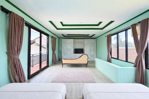 Family Room, Lake View | Interior