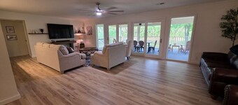 Waterfront Private 3acre 4500 sq ft Luxury Spa Game Room Peaceful Views firepit