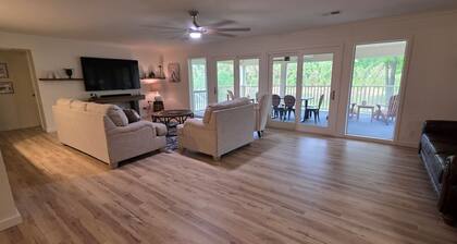 Waterfront Private 3acre 4500 sq ft Luxury Spa Game Room Peaceful Views firepit