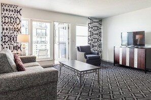 Living area - Cozy 1-bedroom condo in serene Surfside with AC and gym (Surfside)