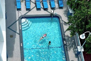 Pool - Cozy 2-bedroom condo in charming Surfside with AC and gym (Surfside)