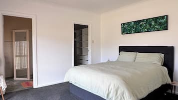 4 Schlafzimmer, Bügeleisen/Bügelbrett, Reisekinderbett, Bettwäsche