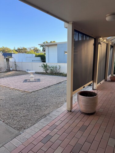 Cozy Coastal Escape | BBQ, Pool Table & Courtyard - Pet- Friendly!