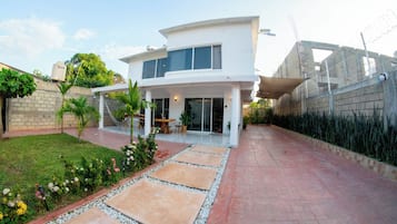 Family House, Air conditioning | Exterior