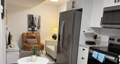 Modern & Cozy 1BR | Parking, WiFi + Self Check-in