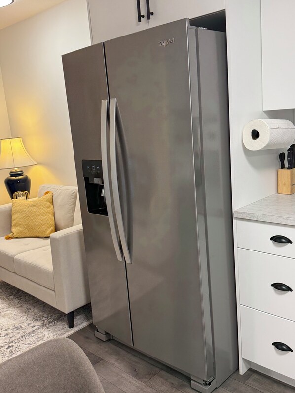 Interior - Modern & Cozy 1BR | Parking, WiFi + Self Check-in (Regina)