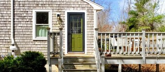 Storybook Cottage in Falmouth - Quick Walk to Shining Sea Bikeway, AC, Dogs okay
