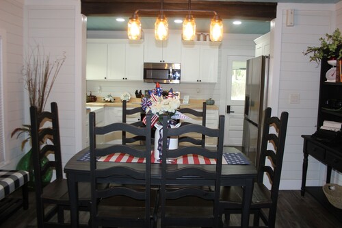  Charming Cottage between 2 rivers in historic Dunnellon FL.