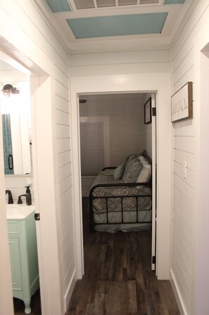Interior -  Charming Cottage between 2 rivers in historic Dunnellon FL. (Dunnellon)