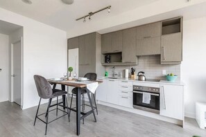 Private kitchen - Ivory Atlas Collection Hotel DT (Toronto)