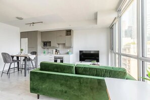 Living area - Ivory Atlas Collection Hotel DT (Toronto)