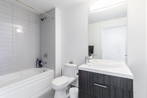 Bathroom - Ivory Atlas Collection Hotel DT (Toronto)