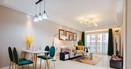 Beautiful Xi'an High-end Community Three-Bedroom Apartment