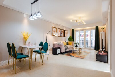 Beautiful Xi'an High-end Community Three-Bedroom Apartment