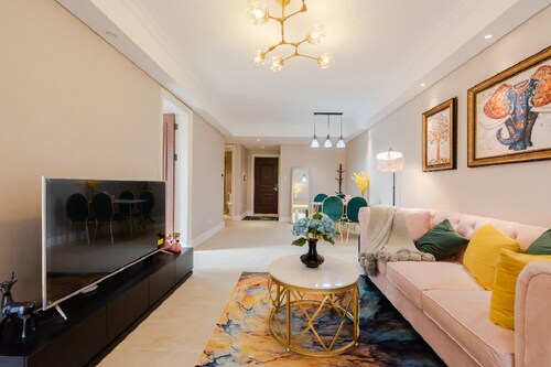 Beautiful Xi'an High-end Community Three-Bedroom Apartment