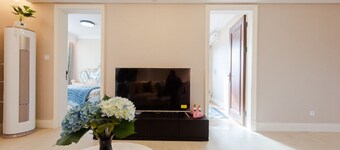 Beautiful Xi'an High-end Community Three-Bedroom Apartment