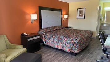 Single Room, 1 King Bed, Smoking, Air conditioning | Desk, laptop workspace, iron/ironing board, free WiFi