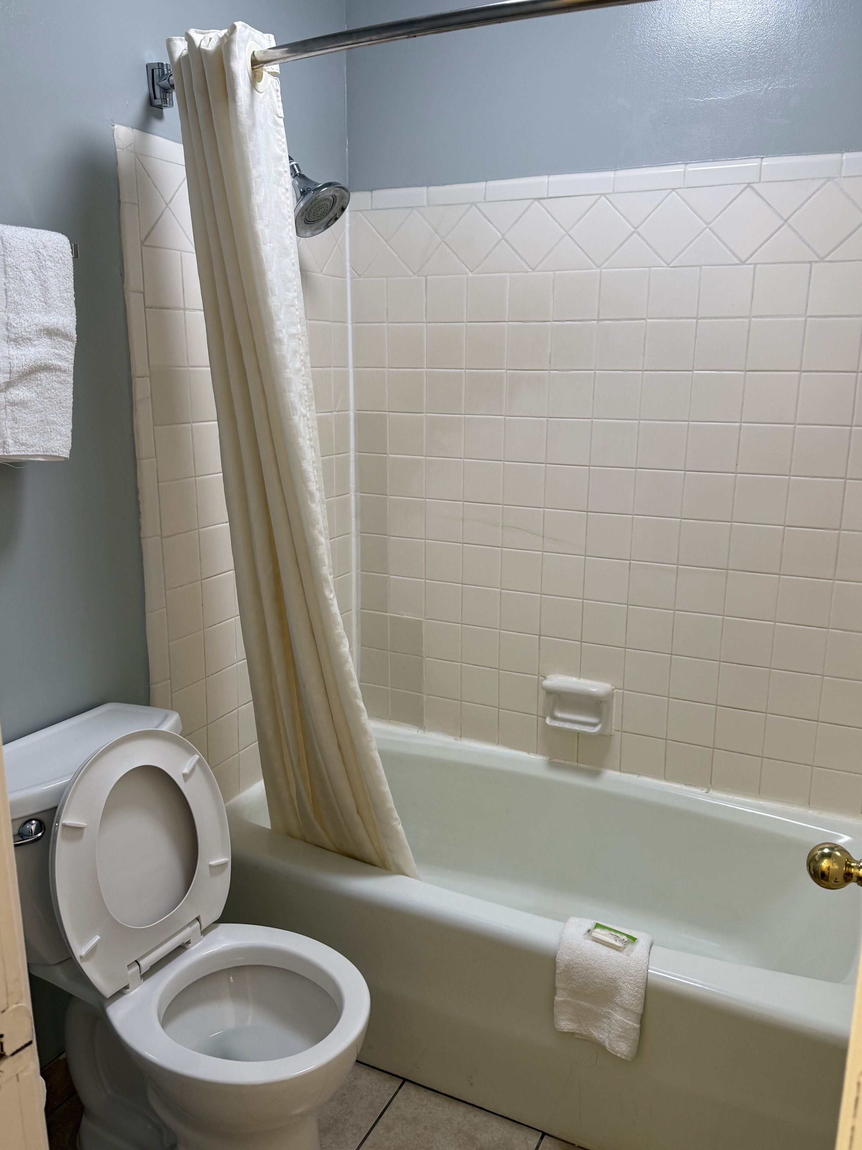 Chambre Simple, 1 très grand lit, non-fumeur | Salle de bain
