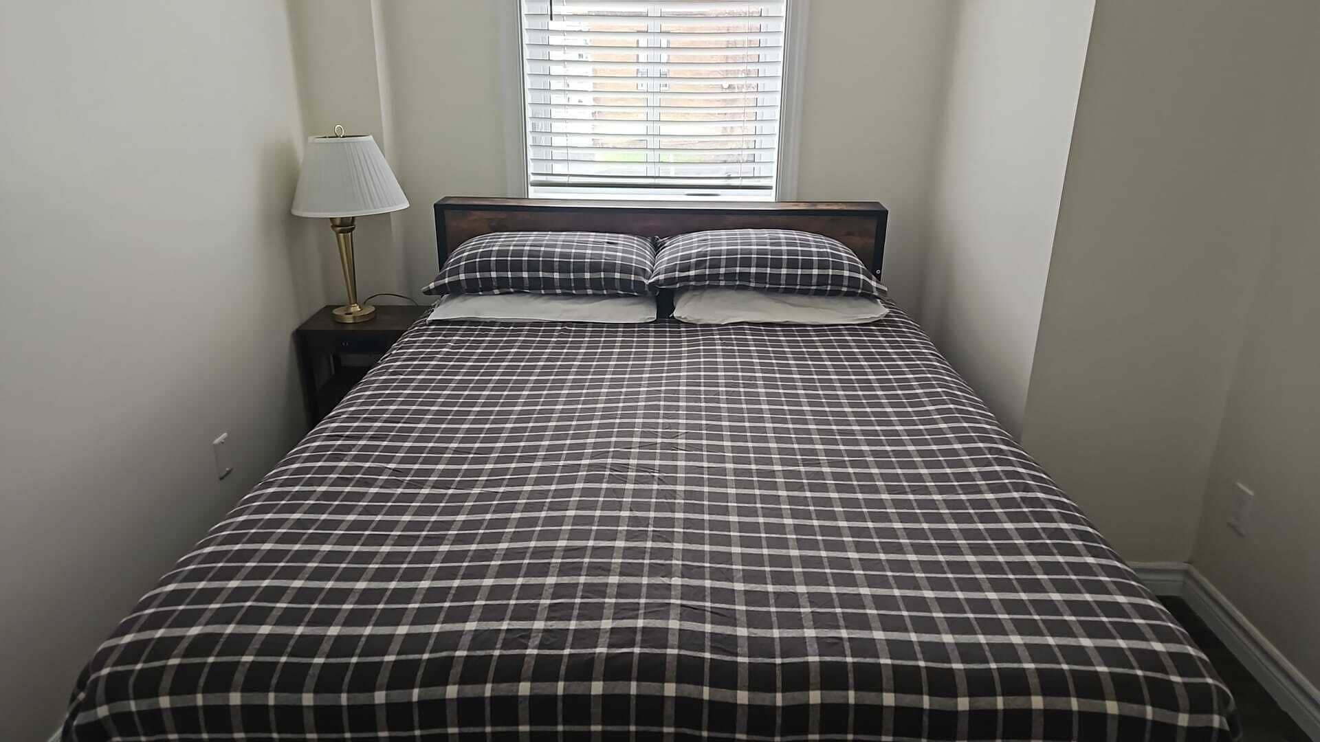 Iron/ironing board, Internet, bed sheets