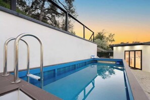 Outdoor pool - Near Sofi Stadium Garaged Parking Fast WiFi Pool (Los Angeles)
