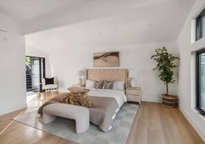 4 bedrooms, desk, iron/ironing board, free WiFi - Near Sofi Stadium Garaged Parking Fast WiFi Pool (Los Angeles)