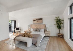 Room - Luxury 4BR Modern Home w/ Private Pool • Near Universal Studios & Sofi Stadium (Los Angeles)