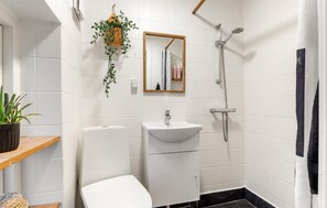 Shower - Gorgeous home in Rønne with WiFi (Rønne)