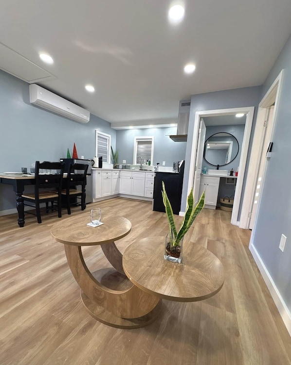 Dining - Cozy & Charming Standalone Home in Alhambra with Courtyard & Free Parking (Alhambra)