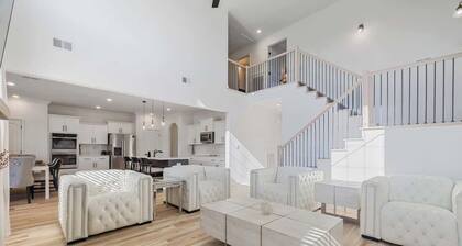 Fort Haven Near Fort Campbell, Spacious 4BR Retreat