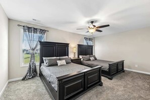 5 bedrooms, WiFi, bed sheets - The Pond House | 5BR Retreat w/ Scenic Views (Clarksville)