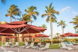 Outdoor dining - Cozy 1-bedroom condo with AC in nice Oranjestad (Oranjestad)