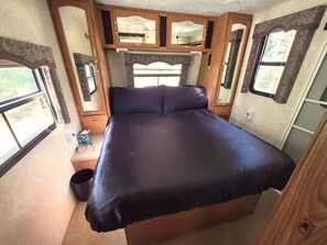 Room - New! Boise Mountain RV Retreat - Spa - Fire Pit - Archery Range - Paddle Boards (Boise)