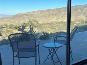 Property grounds - Sinatra’s Hideaway: Midcentury Mini Estate with Spectacular Views (Mountain Center)