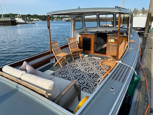 Welcome Aboard! Cozy Docked Houseboat