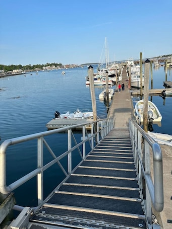 Marina. Welcome Aboard! Cozy Docked Houseboat