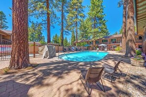 Pool - Cozy 2-bedroom condo with AC in beautiful South Lake Tahoe (South Lake Tahoe)