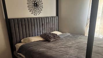 3 bedrooms, iron/ironing board, WiFi, bed sheets