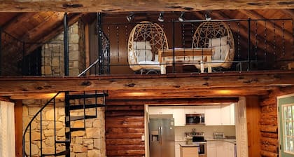 The Great Escape! 4 BR Log Cabin- A beautiful mix of modern and authentic!