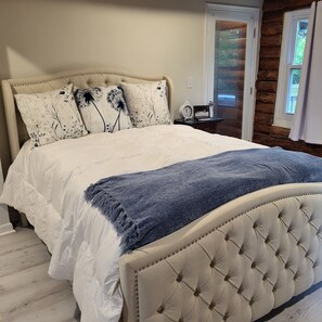 4 bedrooms, desk, WiFi, bed sheets