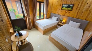 Habitación Deluxe con 2 camas individuales, vista al jardín | Caja de seguridad en la habitación, escritorio y insonorización 