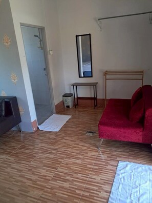 Kamar Standar, Bebas Asap Rokok | Area keluarga