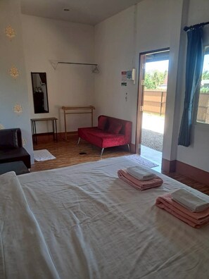 Standard Room, 1 King Bed | Free WiFi, bed sheets