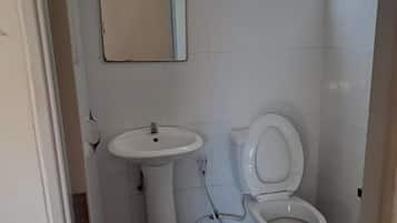 Room, Non Smoking | Bathroom