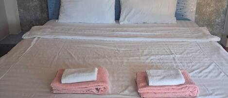 Habitación estándar, 1 cama de matrimonio grande | Wifi gratis y ropa de cama